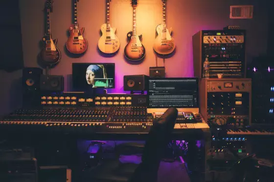 Musikproduktion Studium: Dein Weg ins Musikbusiness