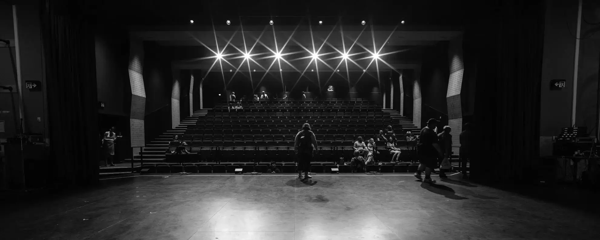 Dramaturg werden – Ausbildung, Gehalt & Karrierechancen