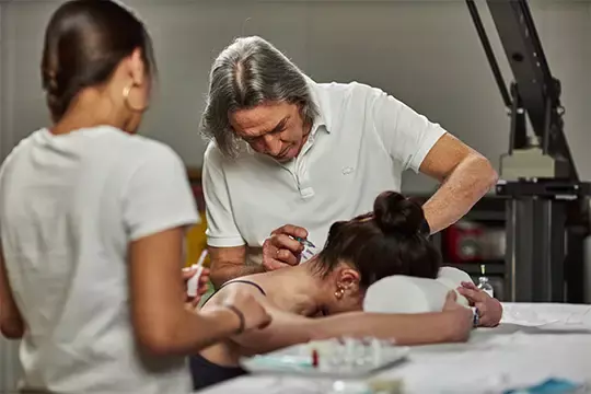 Selbstmassage Nacken: So löst du Verspannungen