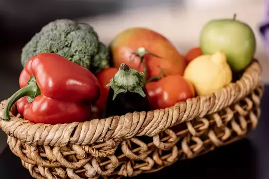 Ernährung bei Akne – welche Lebensmittel machen den Unterschied?