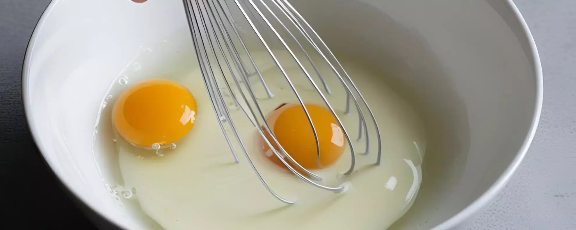 Verquirlen: So werden Eier, Teige & Saucen perfekt