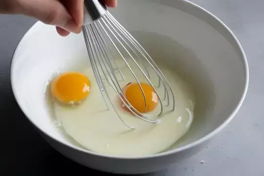 Verquirlen: So werden Eier, Teige &amp; Saucen perfekt