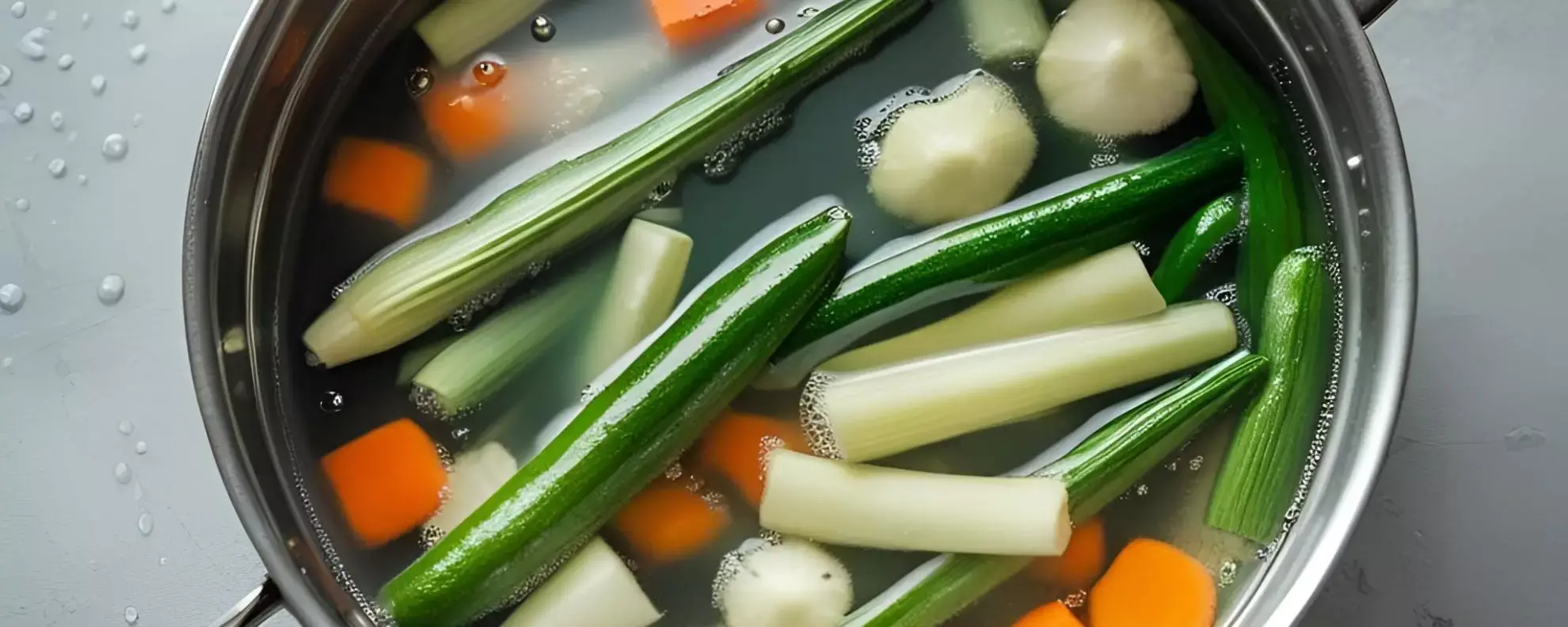 Dünsten: Schonend garen mit wenig Flüssigkeit